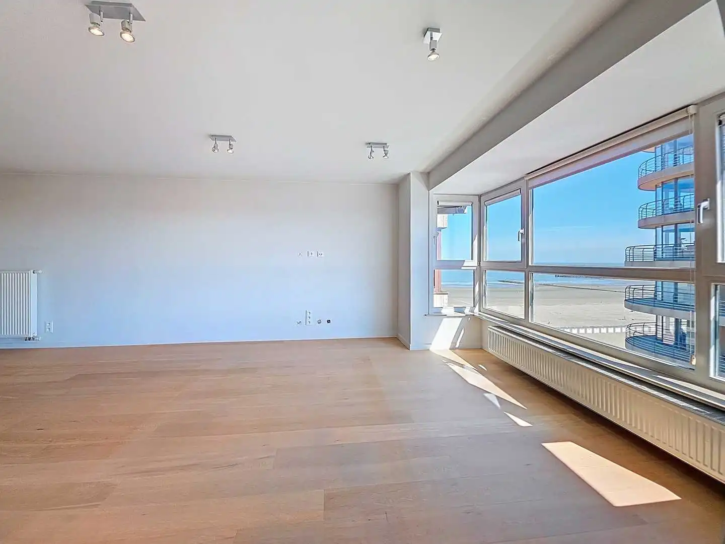 Luxueuze penthouse met zijdelings zeezicht en terras foto 5