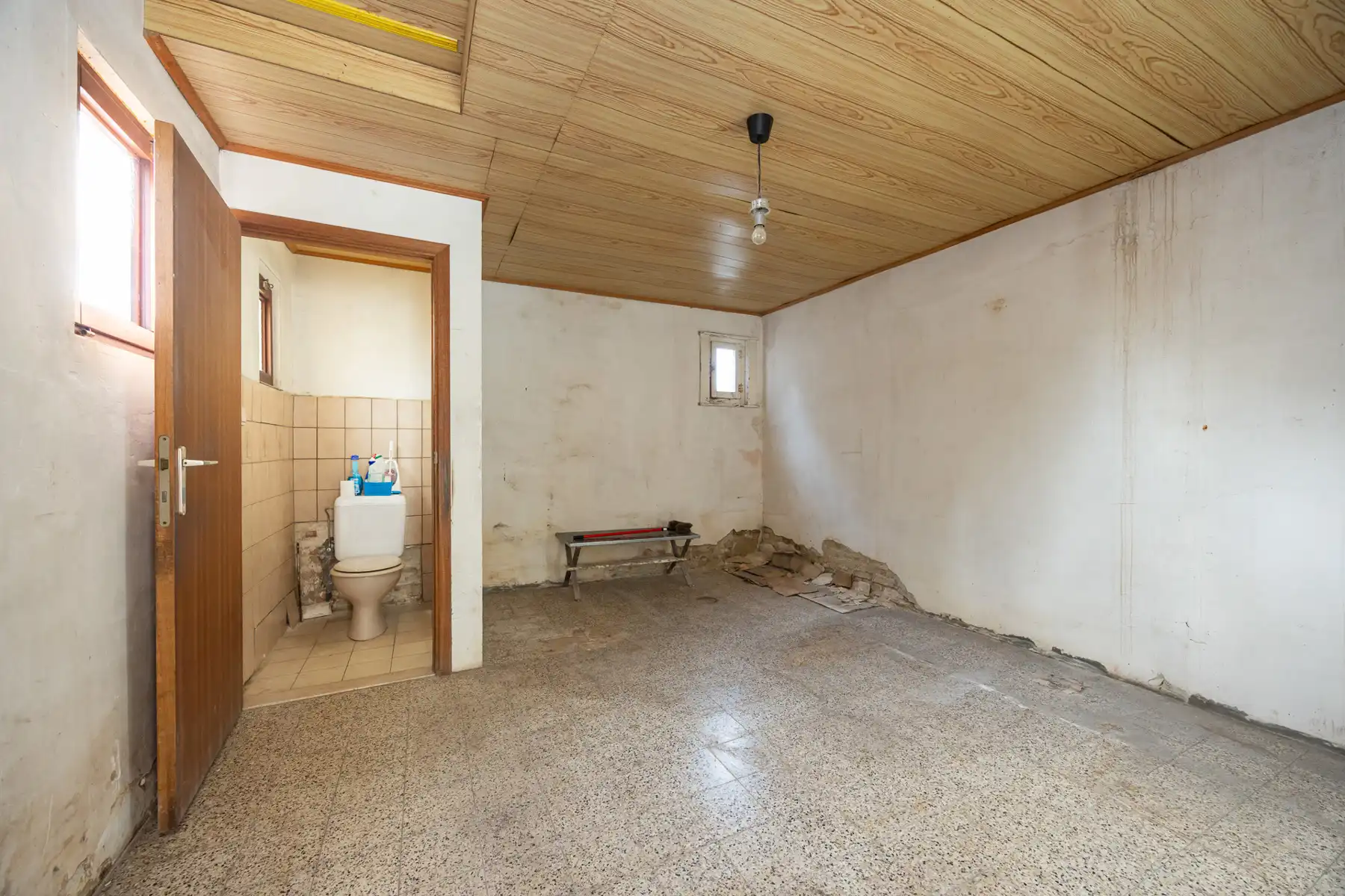 Te renoveren halfopen bebouwing met 3 slaapkamers in het centrum van Merksplas.  foto 8