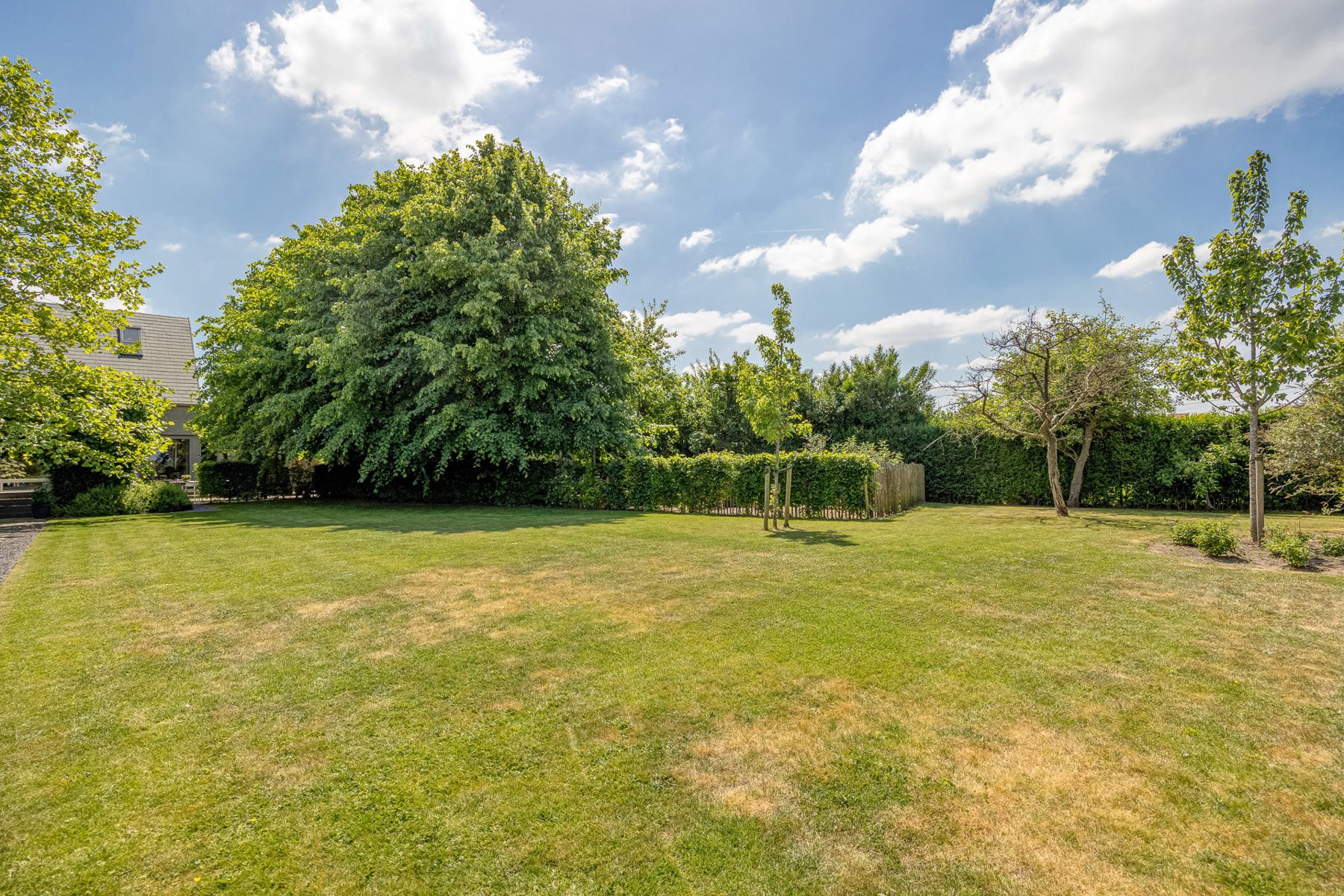 Ruime gezinswoning met 5 slk, verwarmd zwembad en tuin. foto 42
