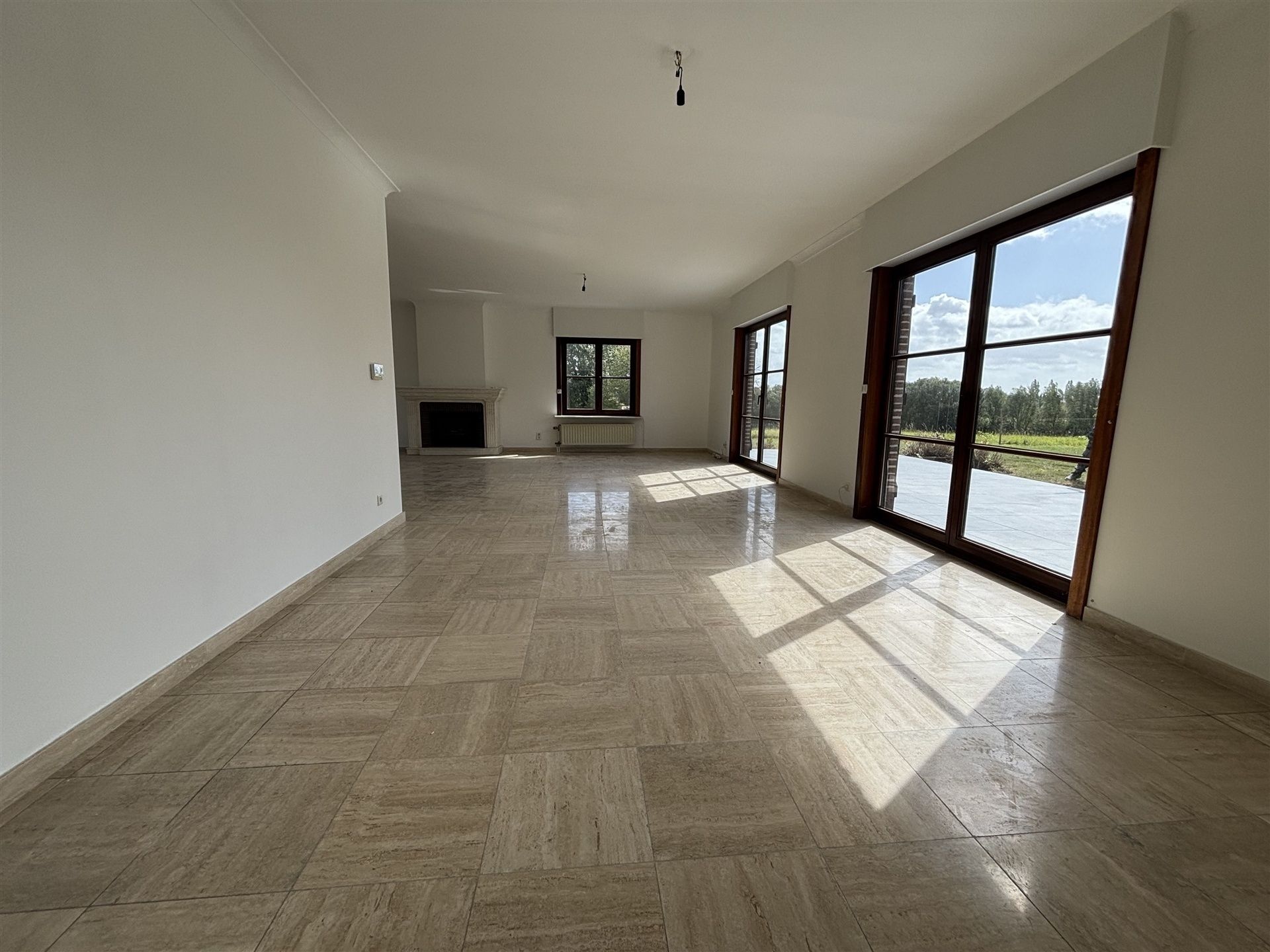 Ruime woning met grote tuin in een rustige straat foto 10