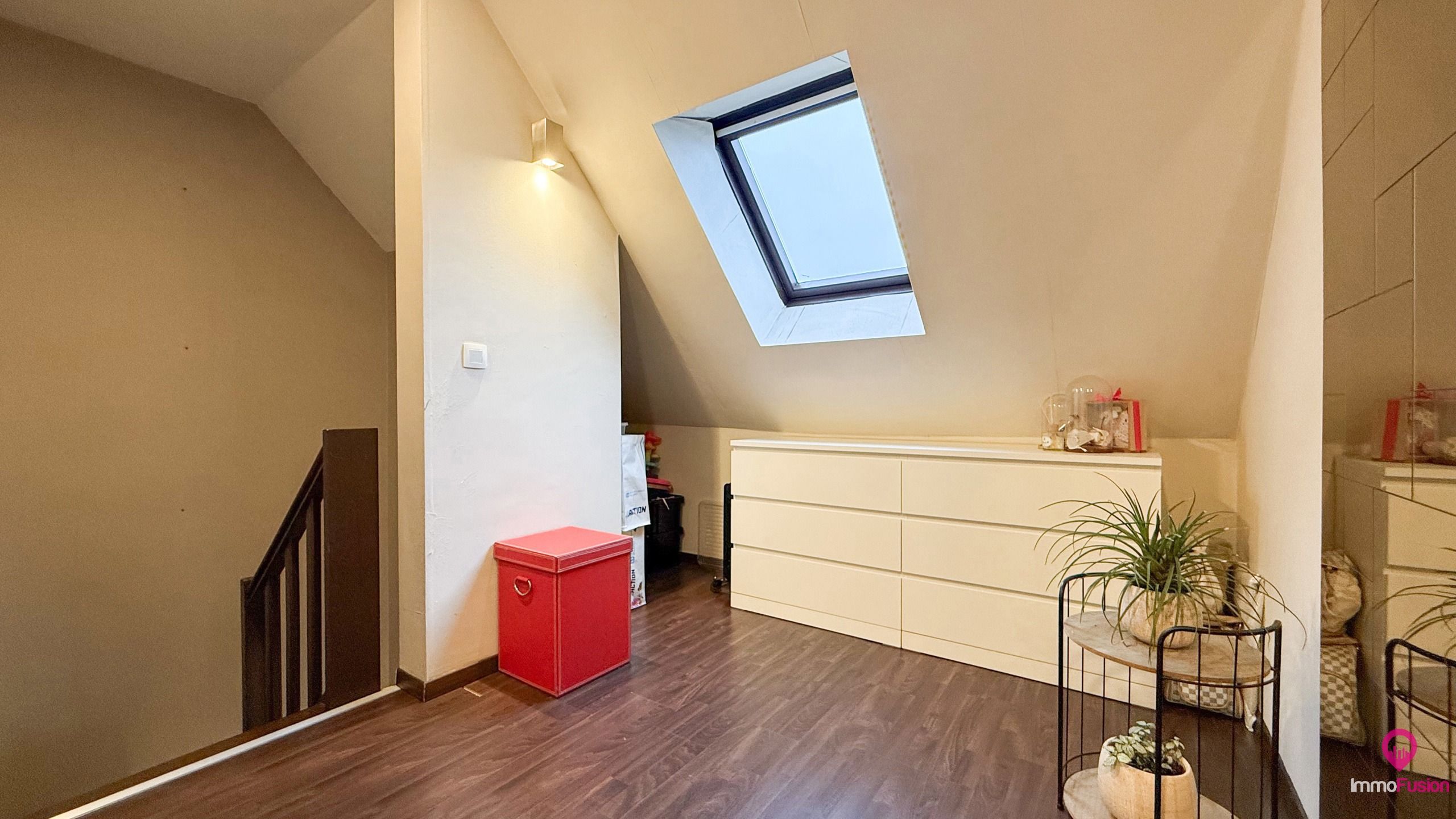 Ruime gezinswoning met 3 slaapkamers in rustige straat! foto 10