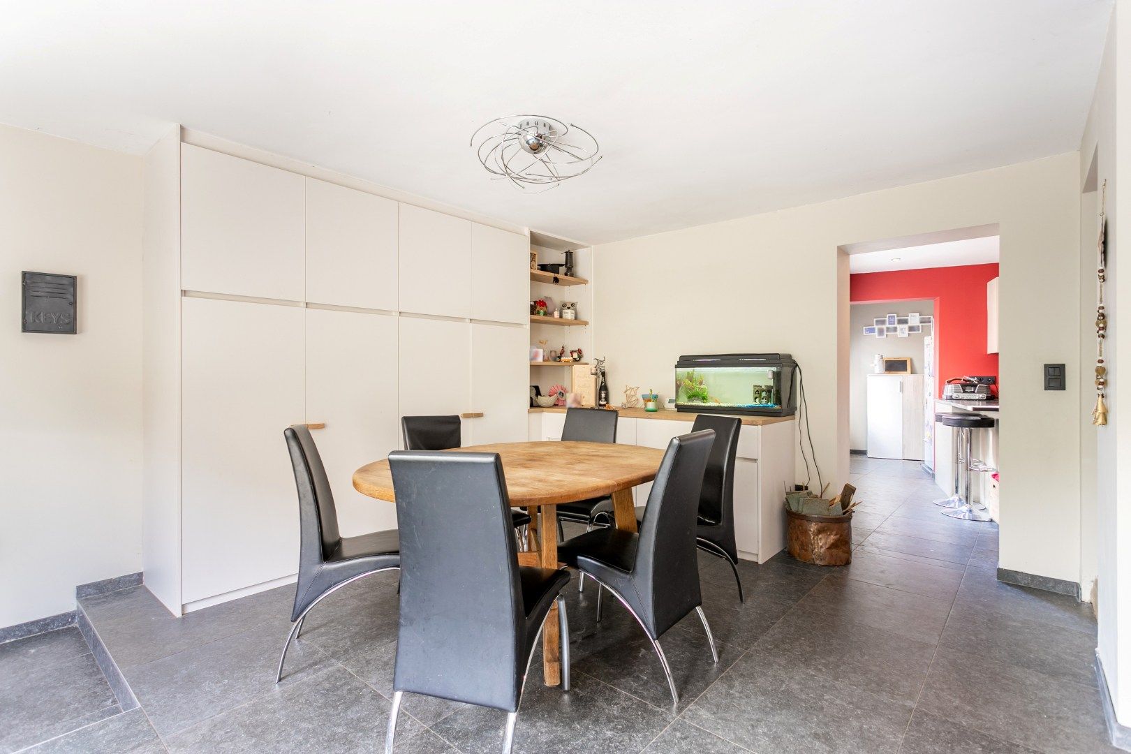 Instapklare woning op 9a30, met 3 slpks, garage en tuin  foto 6