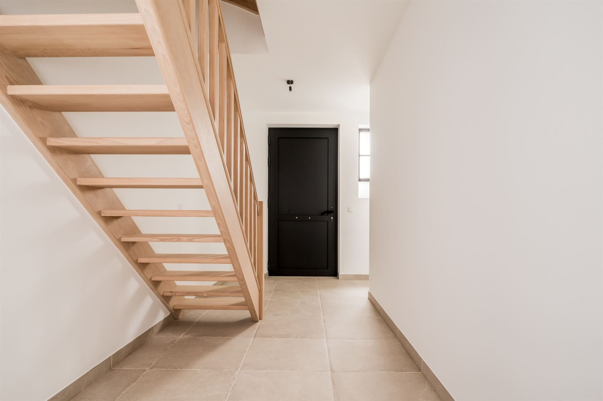 Moderne nieuwbouwwoning met 4 slpkm, tuin en garage  foto 4