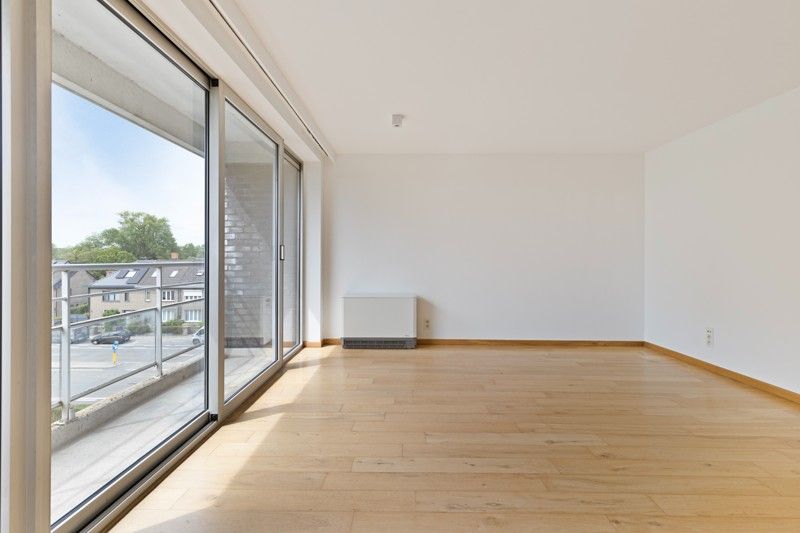 Gerenoveerd appartement met ondergrondse autostaanplaats TE KOOP in GENT! foto 5