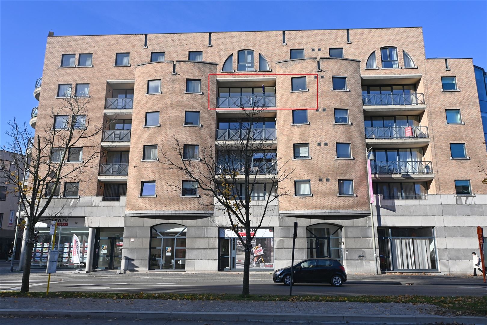 Ruim twee-slaapkamerappartement aan de Kleine Ring van Hasselt  foto 2