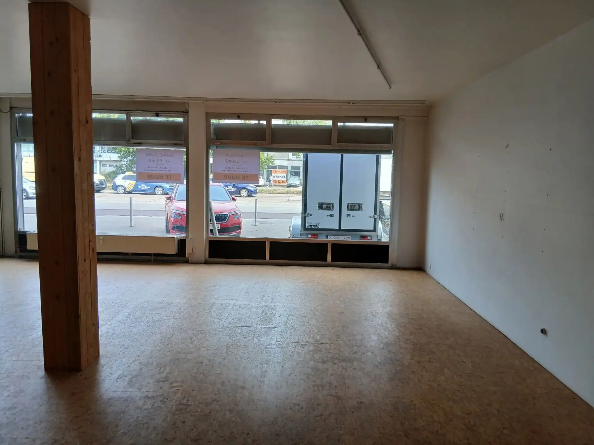commercieel gelijkvloers op goede ligging ( 115m²) foto 3