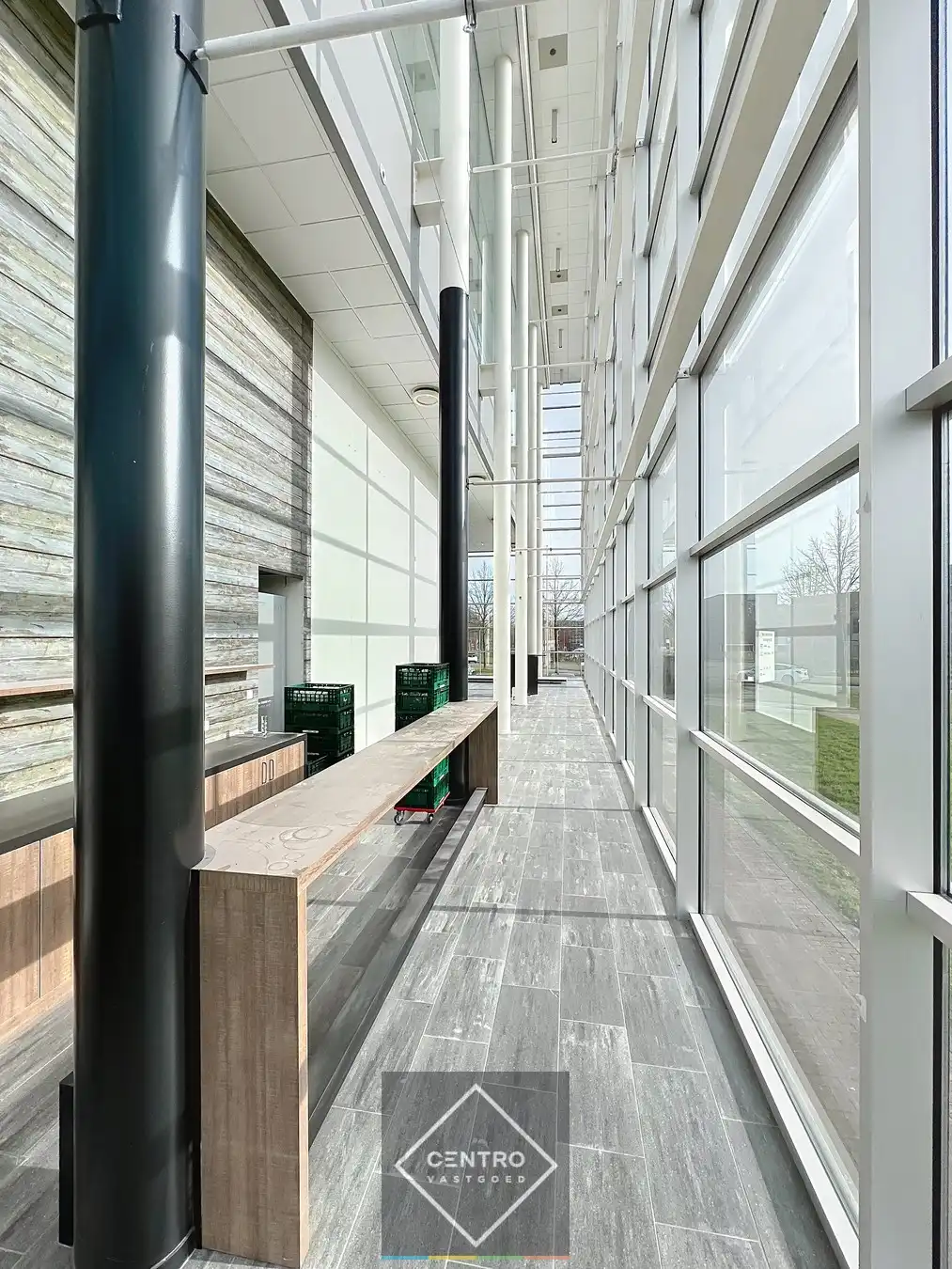 Instapklare KANTOORRUIMTE (± 225m²) - ALL-IN formule (huur, verbruik, randaccomodatie, etc.) te IEPER. foto 6