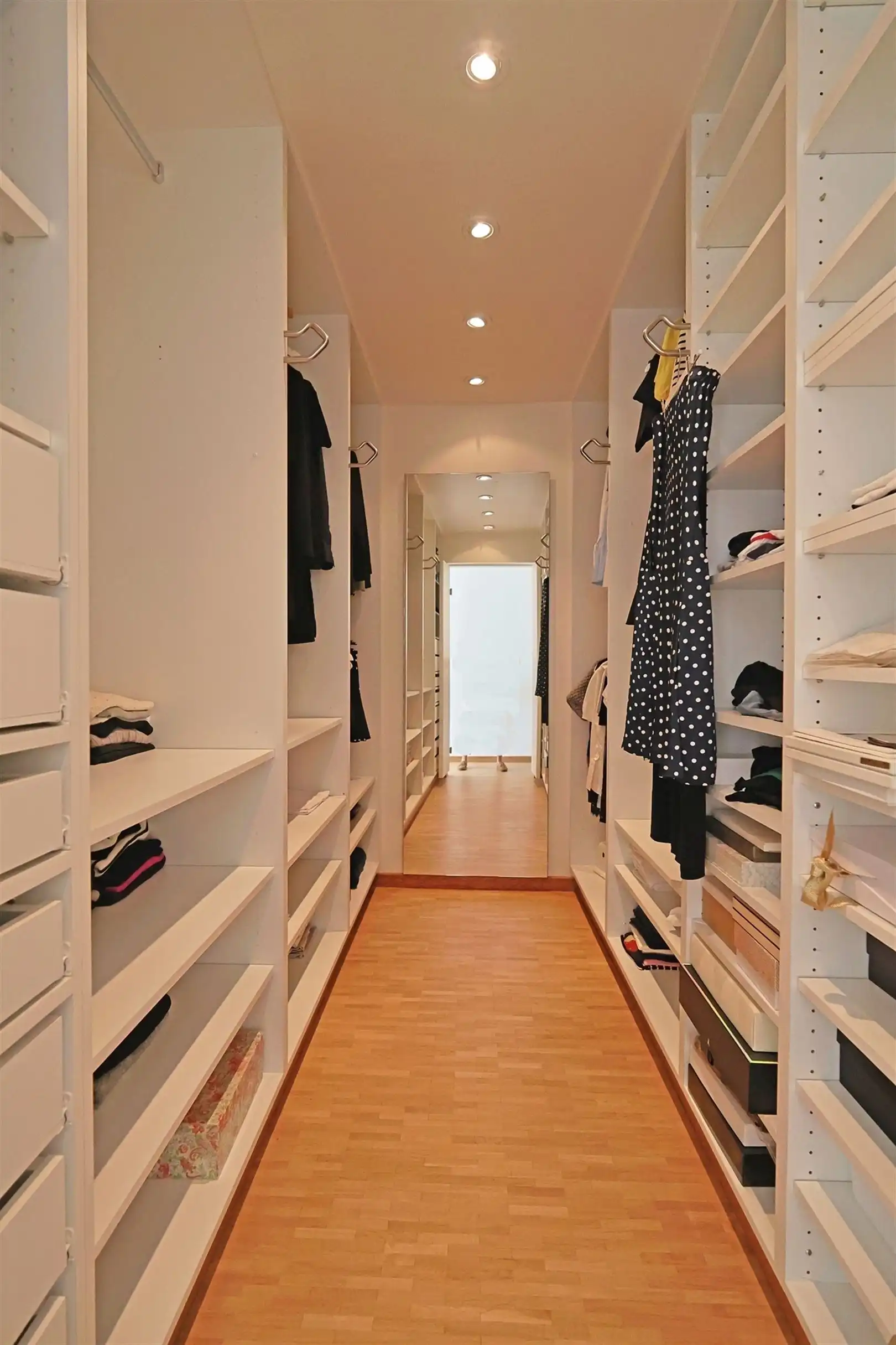 Instapklaar drie-slaapkamer appartement in het centrum foto 12