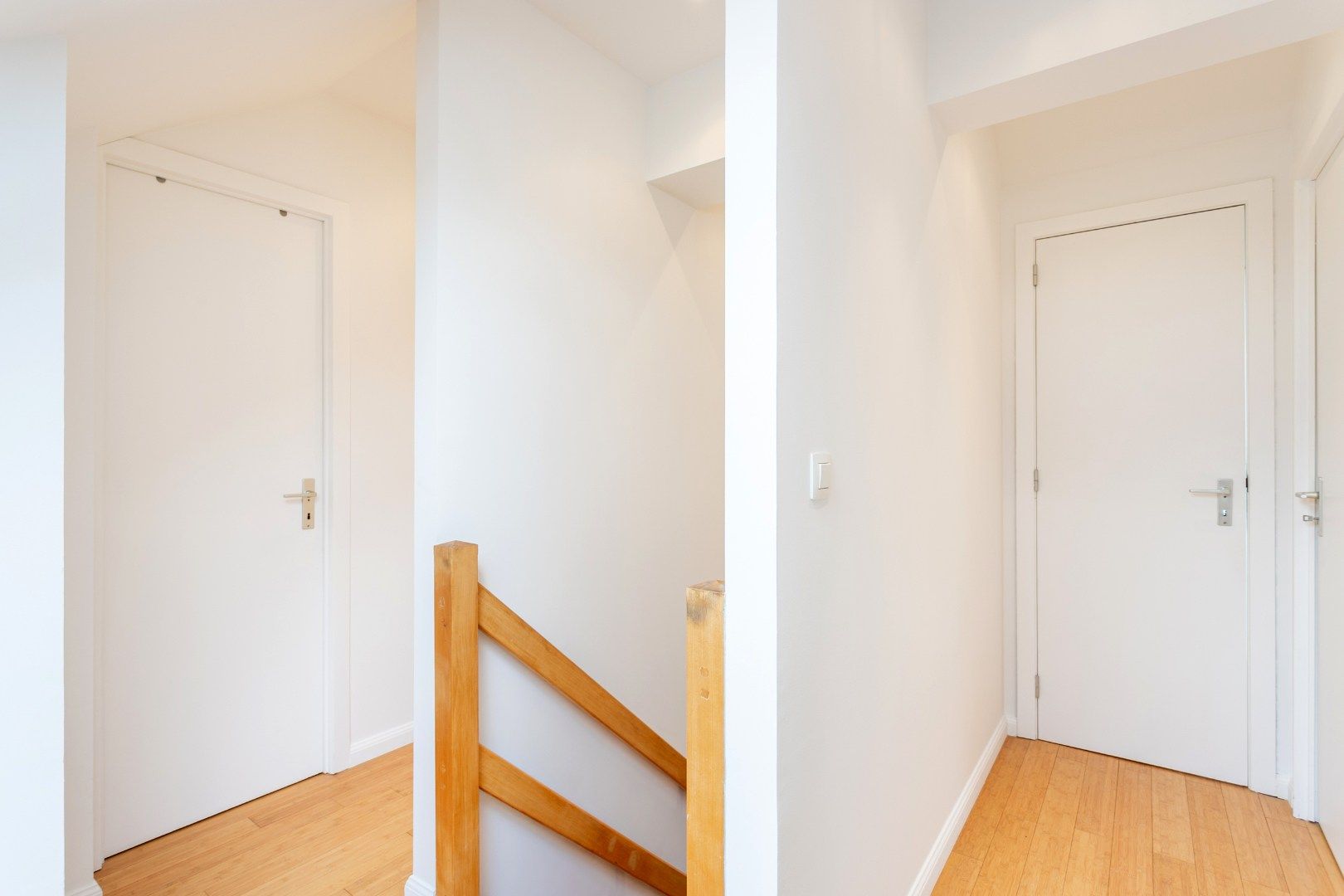 Gerenoveerd appartement met 3 slaapkamers, 2 autostaanplaatsen en zonder gemeenschappelijke lasten foto 11