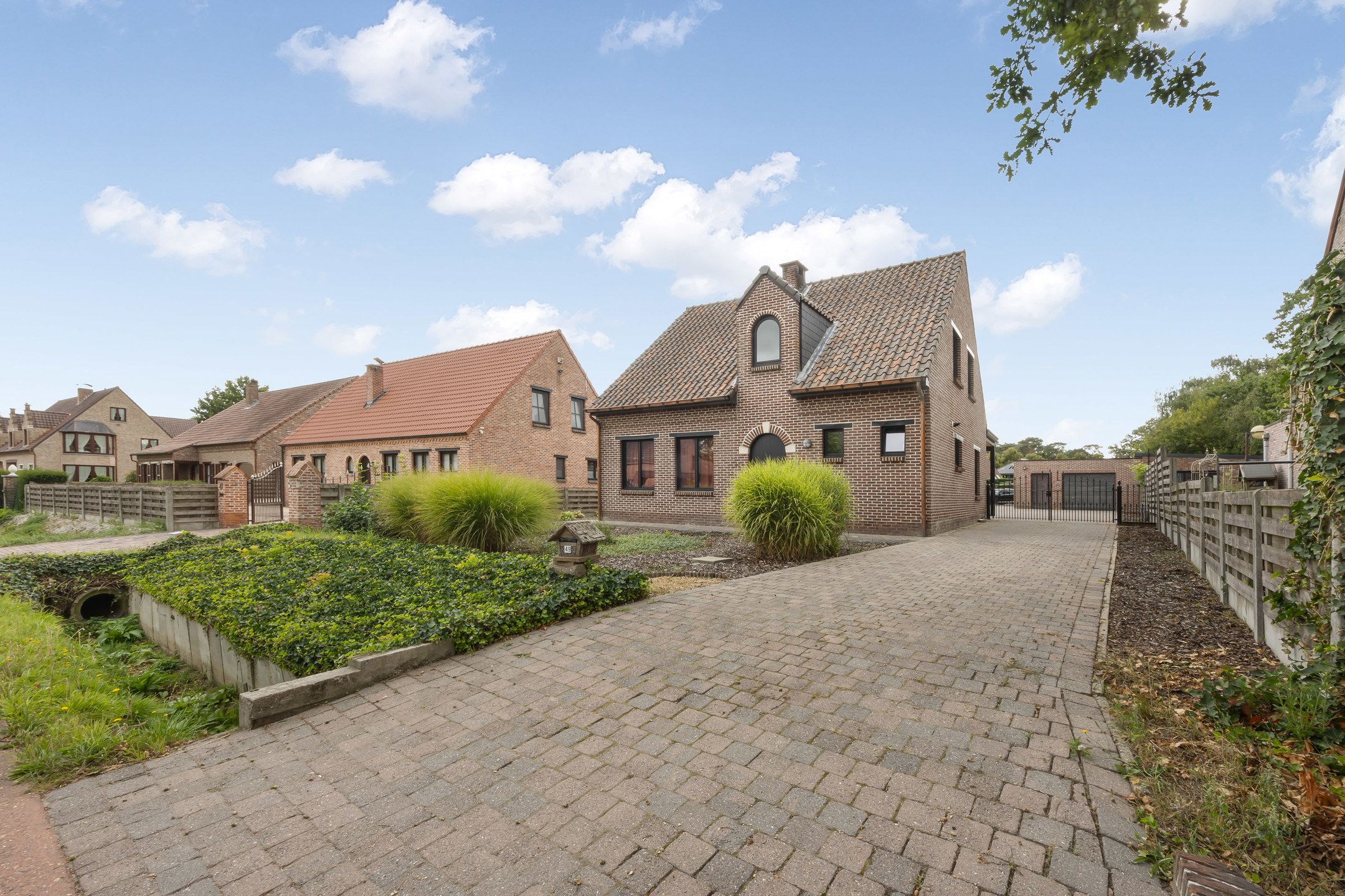Grotendeels gerenoveerde woning met veel mogelijkheden foto {{pictureIndex}}