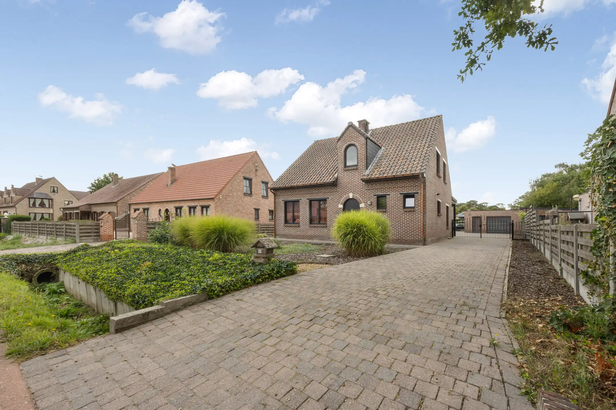 Grotendeels gerenoveerde woning met veel mogelijkheden foto {{pictureIndex}}