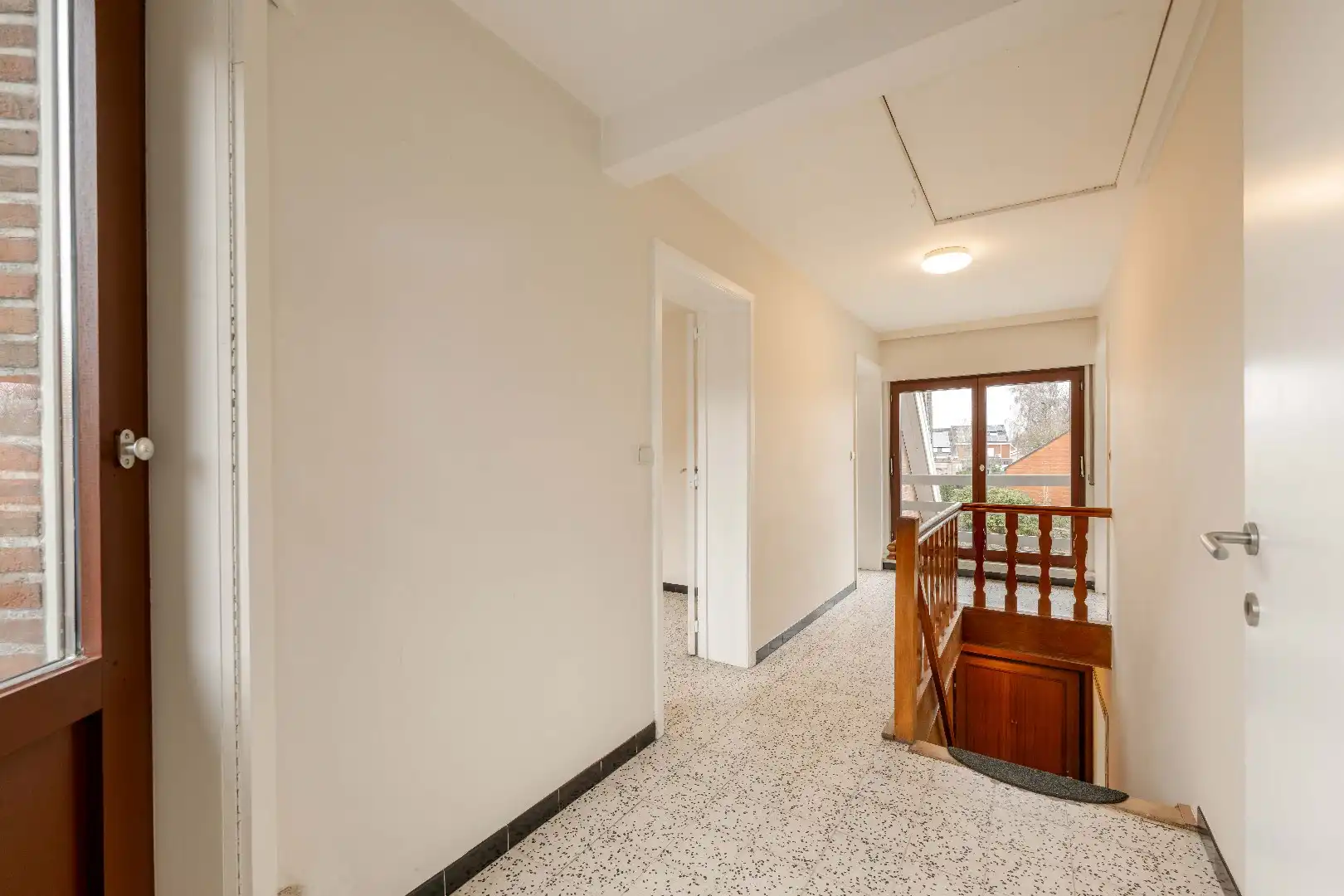 GUNSTIG GELEGEN GEZINSWONING OP 214 m² MET GARAGE foto 11