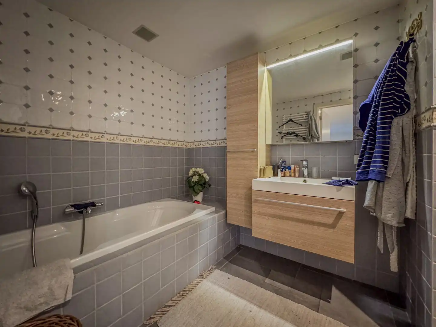 Zeer ruim appartement met 3 slaapkamers, 3 badkamers en gigantisch terras. foto 11