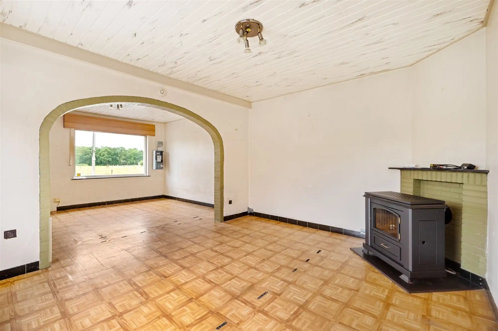 Bescheiden, grondig te moderniseren woning te Onze-Lieve-Vrouw-Waver foto 3