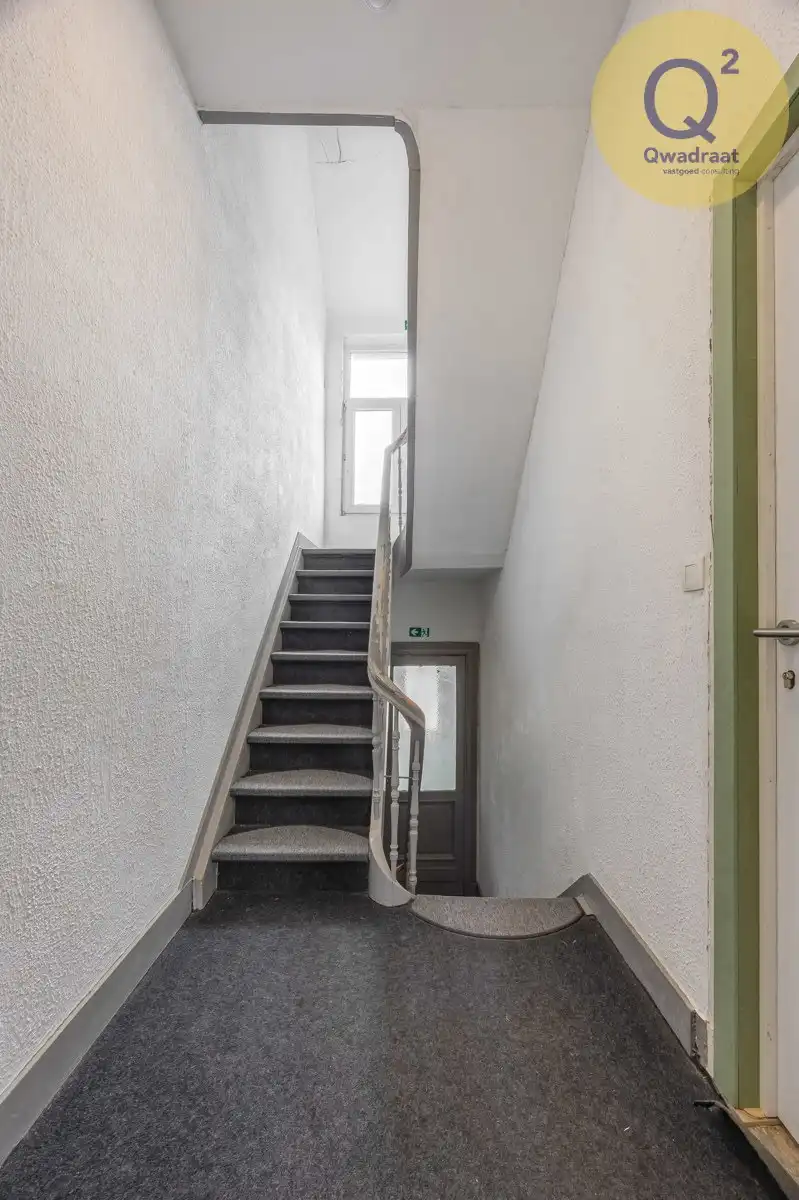 huis met 6 slpks, 2 badkamers, 2 keukens en stadstuintje foto 17