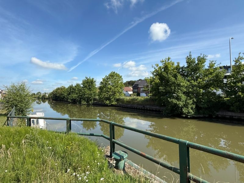 Leuke woning met tuintje en zicht op water foto 2