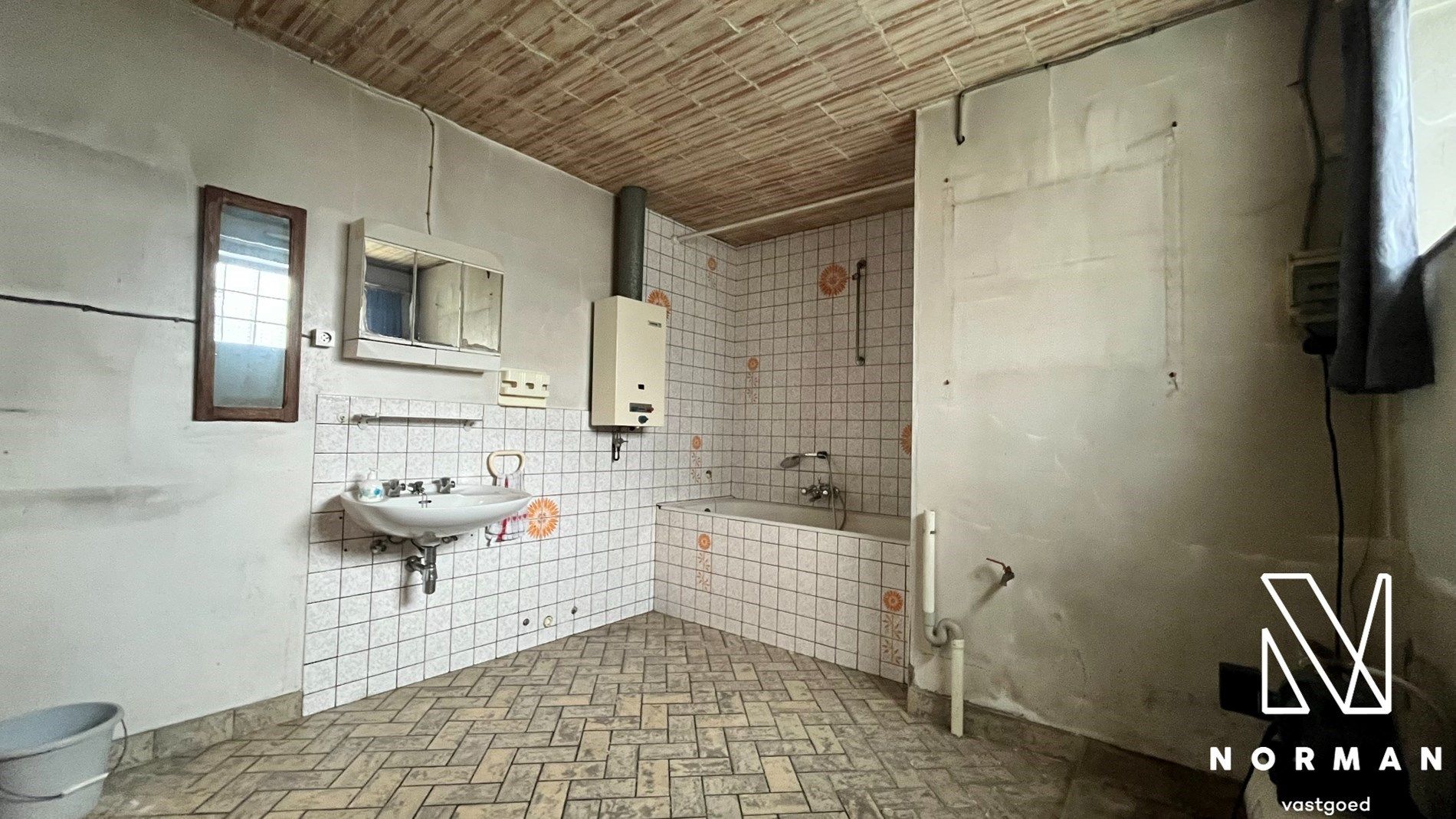 Sterke woning met mogelijks 5 kamers, 2 garages op 473 m² foto 15