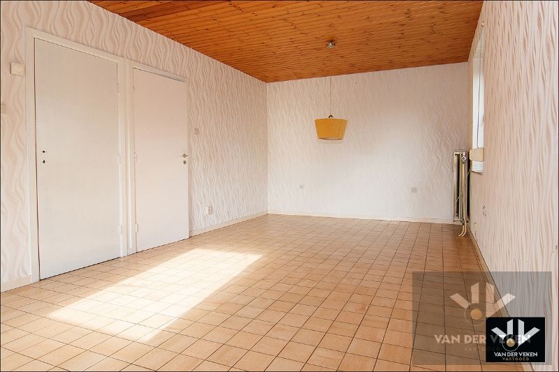 Te renoveren (uitbreidbare) woning (6% btw) met garage op een rustig gelegen perceel van +- 11are op wandelafstand van het centrum van Diepenbeek! foto 6