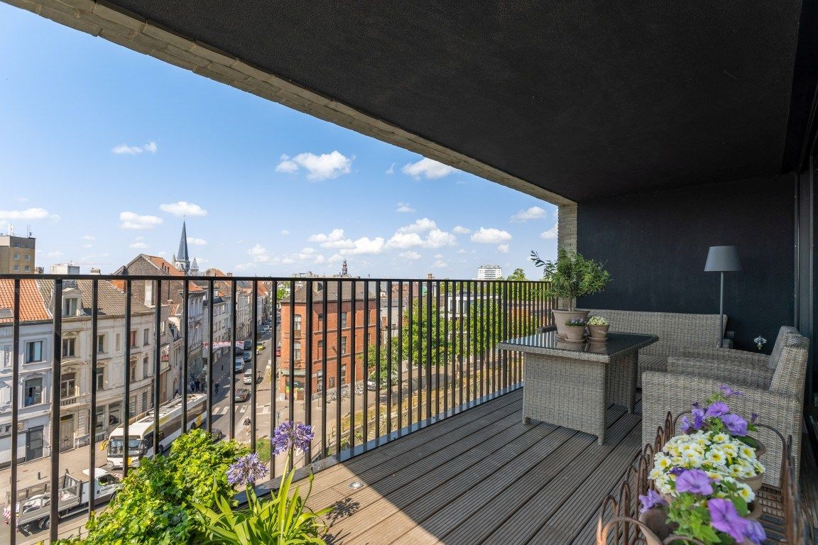 Mooi gelegen appartement langsheen het water met terrassen en parkeerplaats te Gent foto 16
