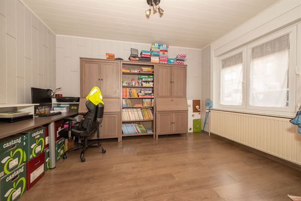 Een ruime, instapklare rijwoning met tuin en een bewoonbare oppervlakte van 174m², gelegen op wandelafstand van het centrum foto 2