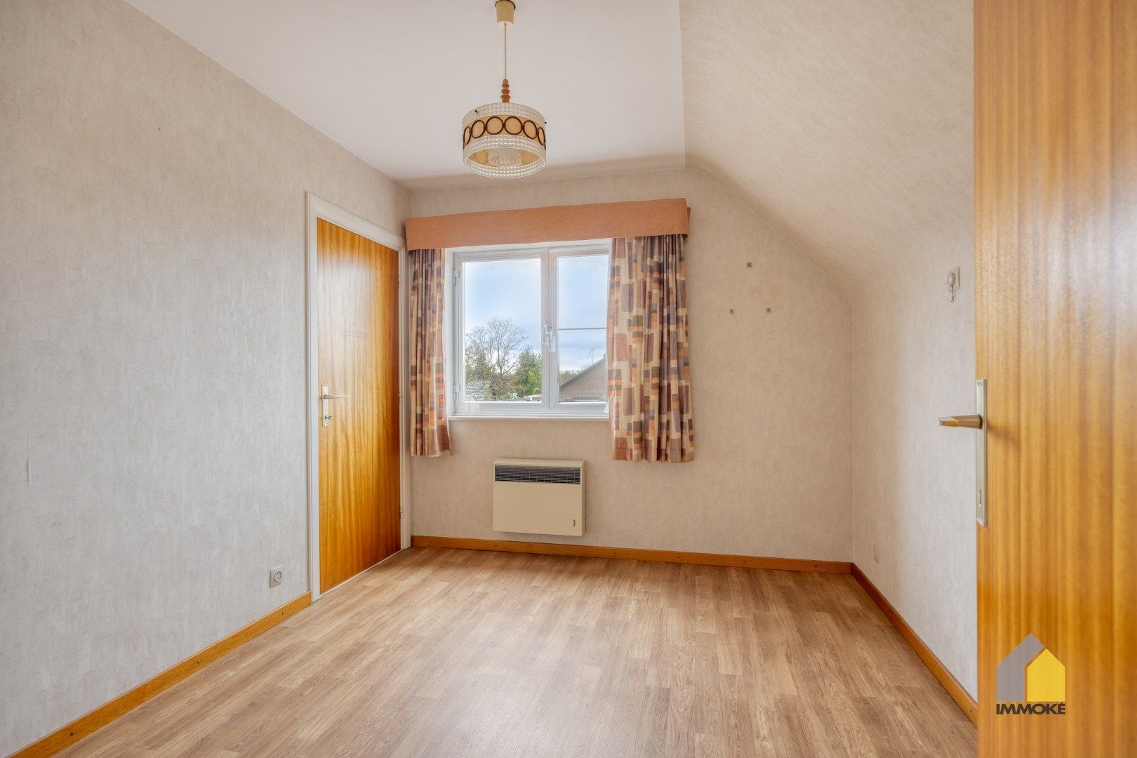 Neeroeteren: Op te frissen, vrijstaande woning op 8 a 53 ca met 5 slpks. foto 24