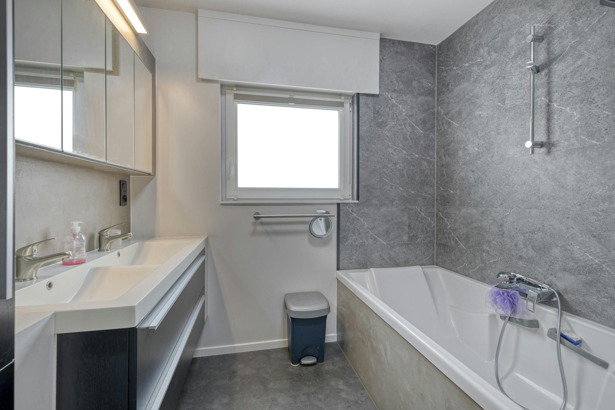 Instapklaar huis met 4 slaapkamers en garage te Assebroek  foto 8