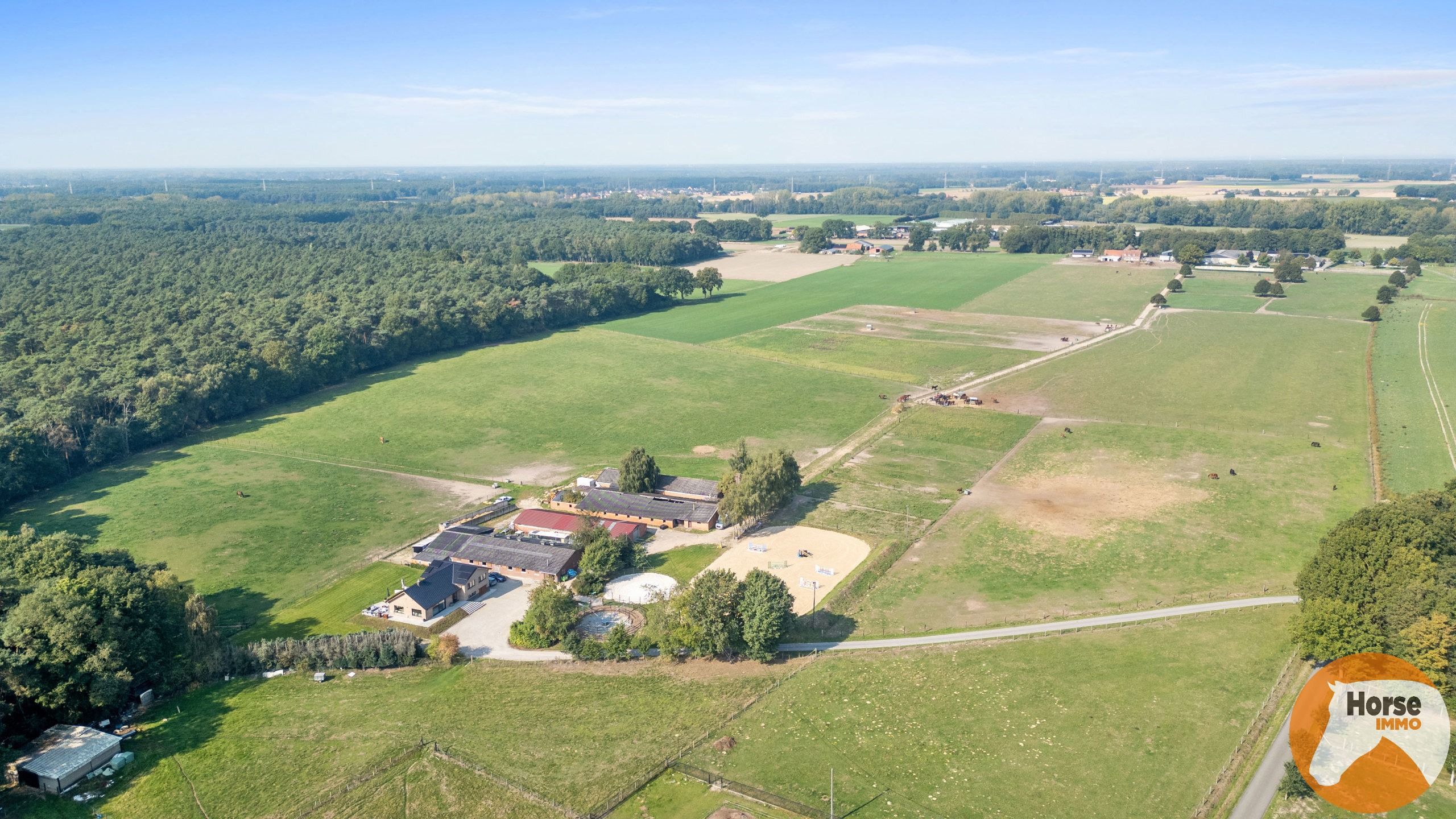 OUDSBERGEN - Prachtig gelegen woning met loodsen op 2ha5 foto 2