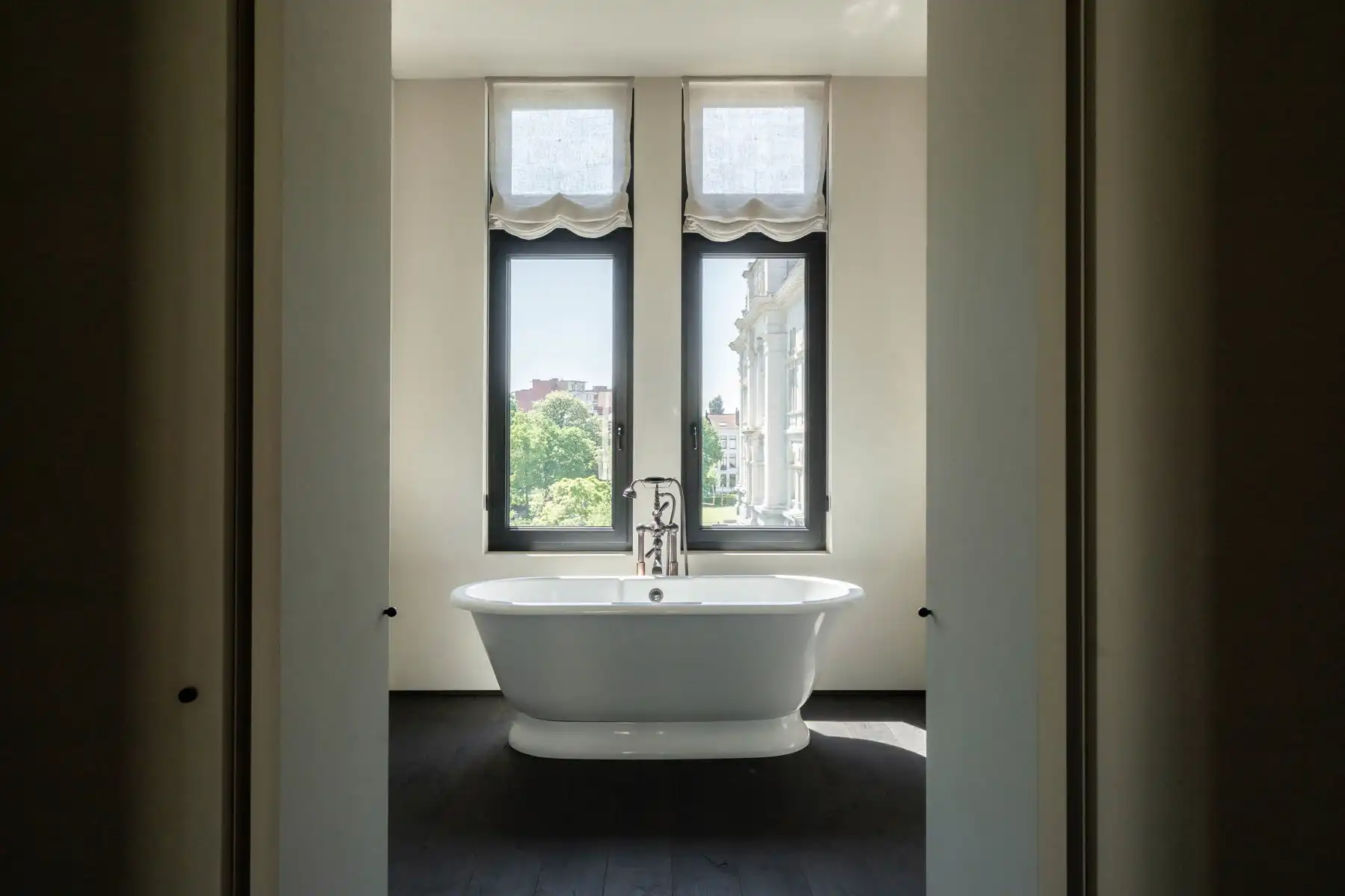 Stijlvol gerenoveerde herenwoning aan de voet van het KMSKA foto 8