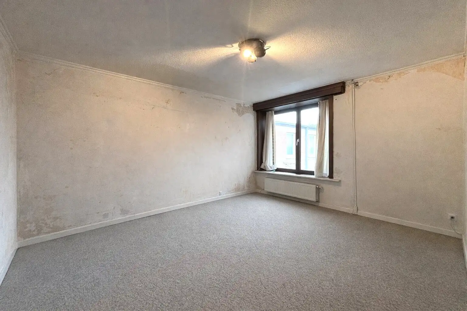 Zonnebeke – Woning met ruime tuin en uitweg achteraan foto 8