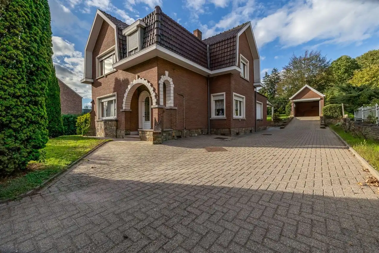 Karaktervolle vrijstaande woning met uitbreidingspotentieel in centrum foto 4