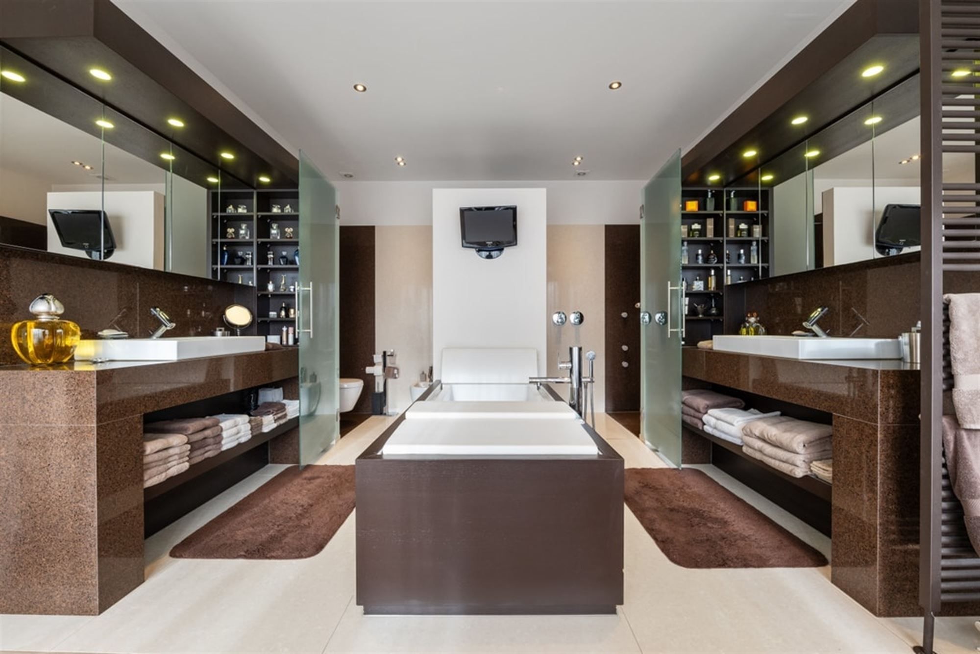 LUXUEUS APPARTEMENT VAN 365M² MET AFWERKING VAN HOOGSTE KWALITEIT IN TONGEREN foto 25