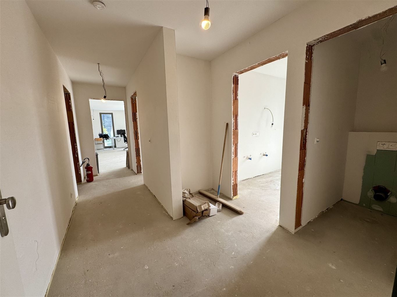 Nieuwbouwappartement op de tweede verdieping met 2 slaapkamers en terras gelegen in het centrum van Dilsen.  foto 8