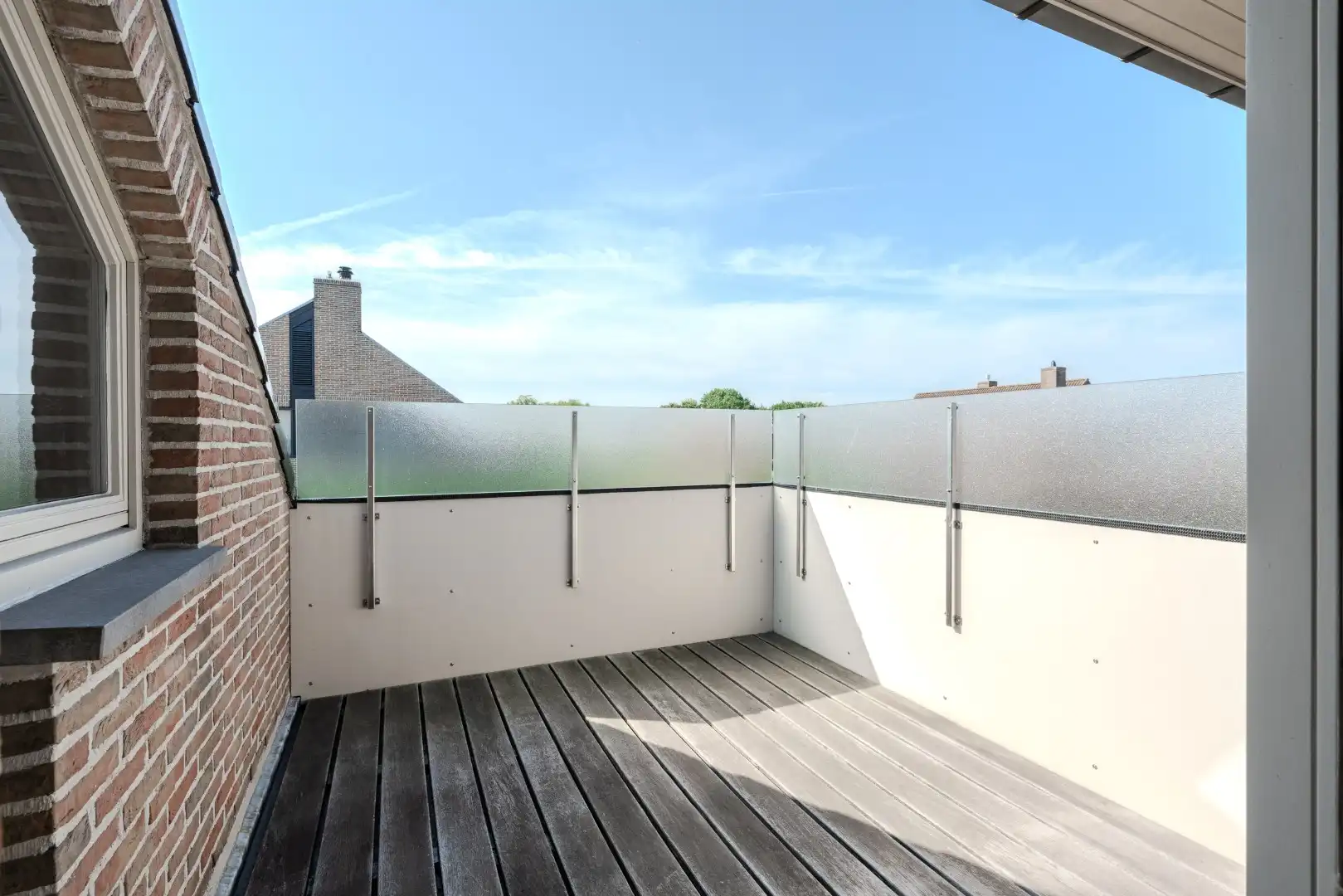 Charmante, instapklare alleenstaande villa in rustige en mooie woonwijk foto 18
