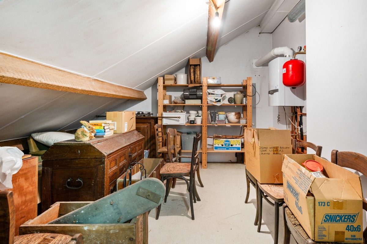 Verrassend ruime woning op 1289 m² gelegen aan een bosrand met mogelijkheid tot 4 slaapkamers foto 21