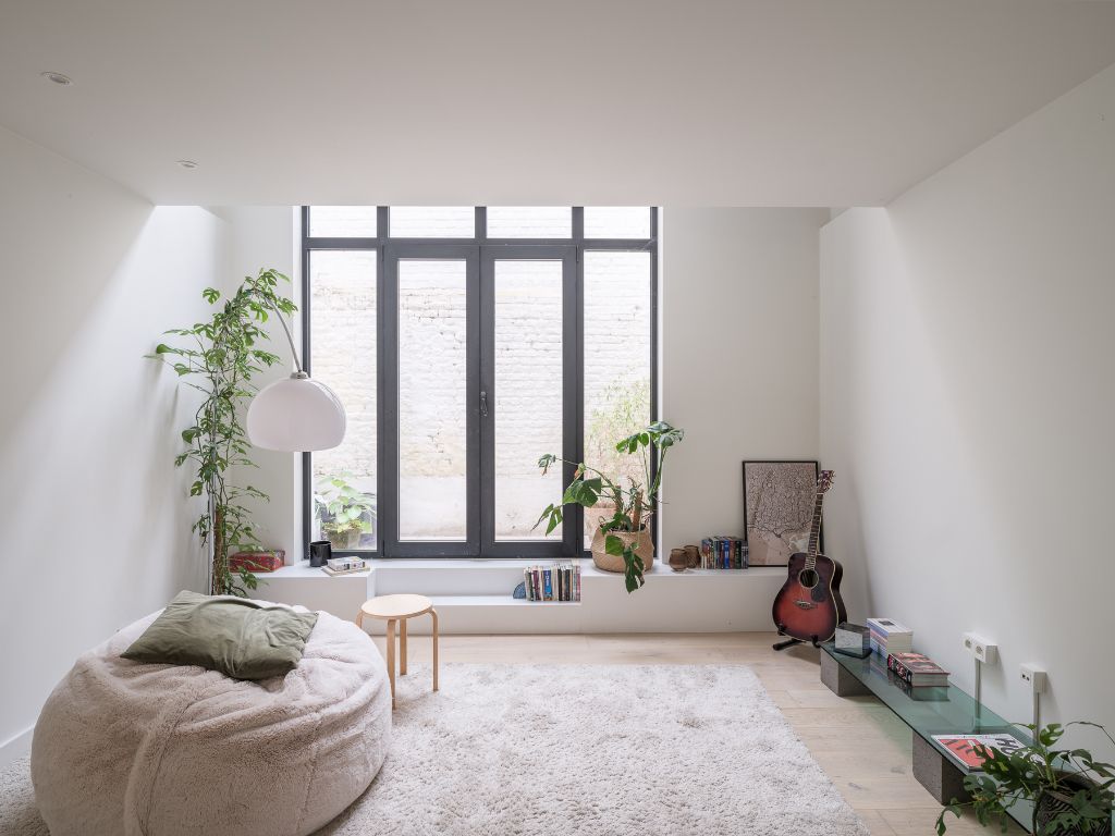 Volledig gerenoveerde woning (190 m² bvo) met 3 slaapkamers en zonovergoten dakterras, gelegen nabij de Visserij. foto {{pictureIndex}}