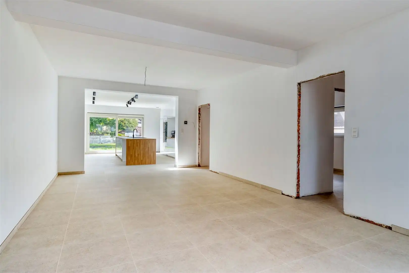 TE KOOP: Volledig gerenoveerde en instapklare woning met 3 slaapkamers te Koersel! foto 6