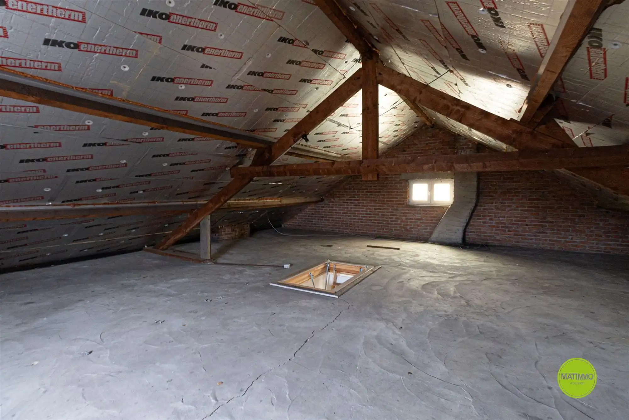 Ruim handelshuis met 4 slaapkamers én acherliggende grond foto 28