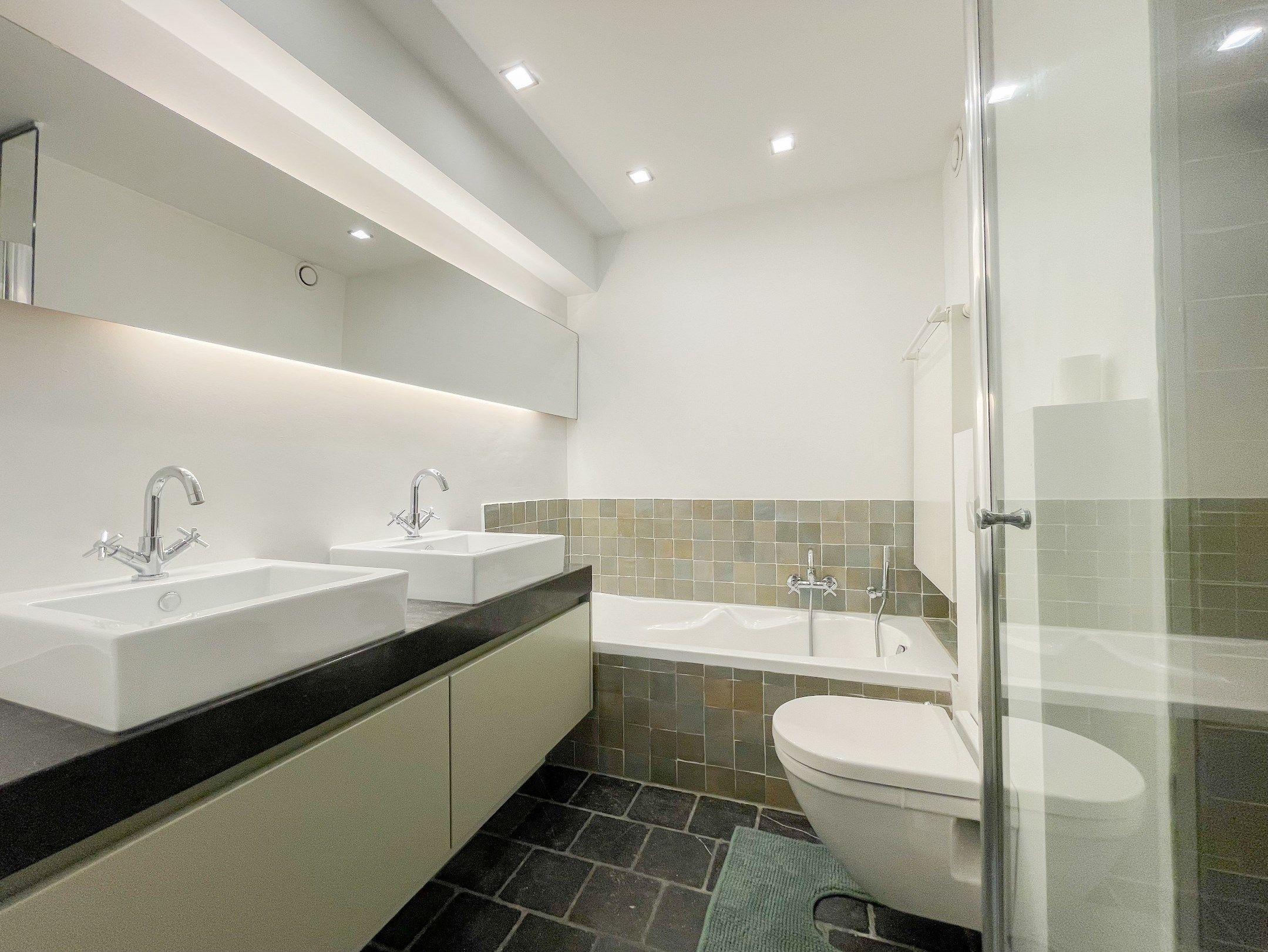 Drie slaapkamer appartement met een open zicht gelegen nabij het Driehoeksplein.  foto 13