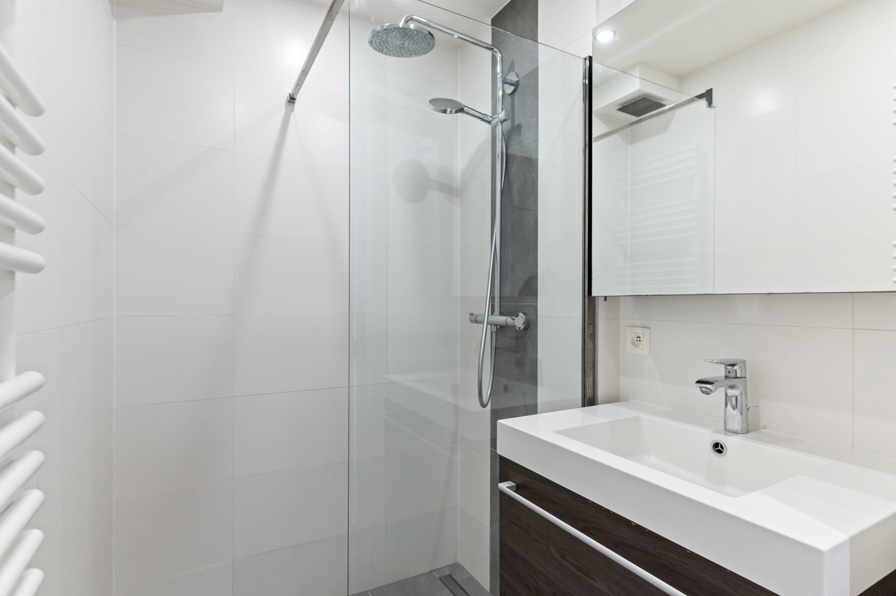 Modern wonen met vibe: stijlvol appartement met tuin foto 7