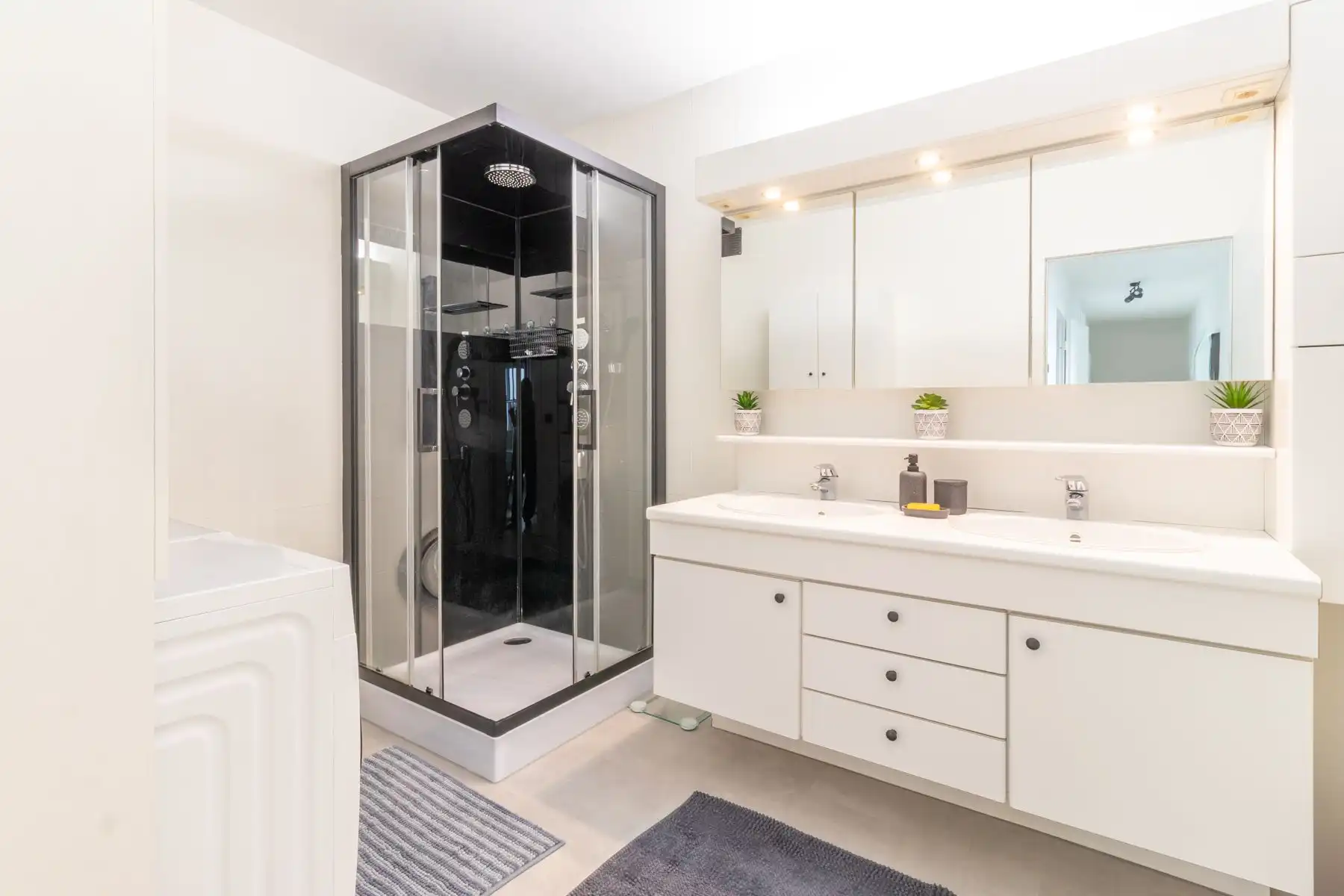 Licht en ruim appartement met prachtig uitzicht foto 8