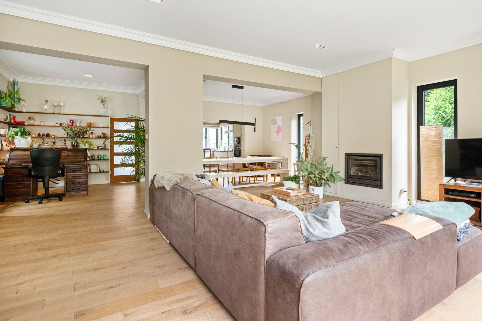 Vrijstaande woning met 5 slaapkamers en grote zonnige tuin foto 6