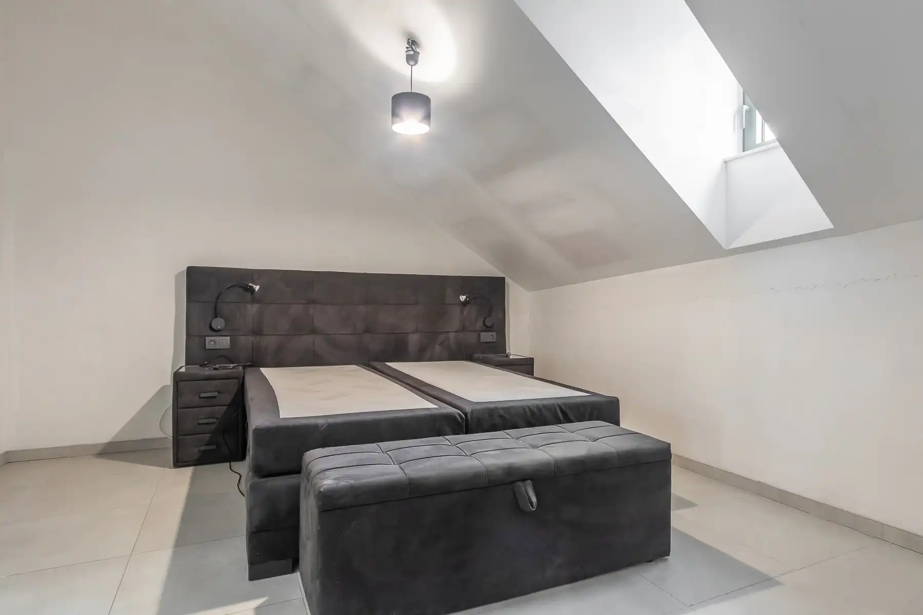 Recent 1-slaapkamer appartement, terras en autostaanplaats foto 12