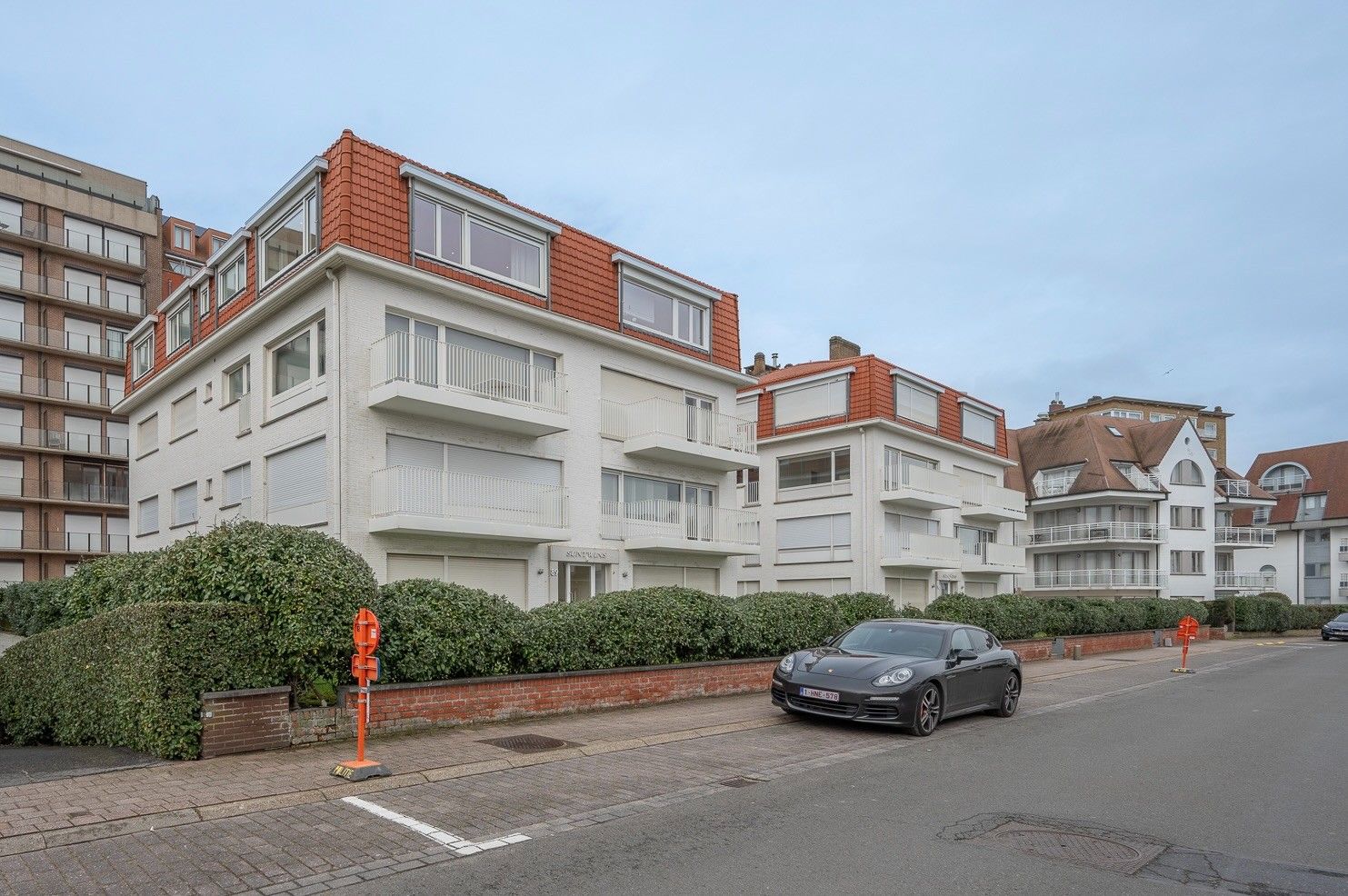 Zonnig hoekappartement gelegen in een rustige omgeving te Duinbergen. foto 4