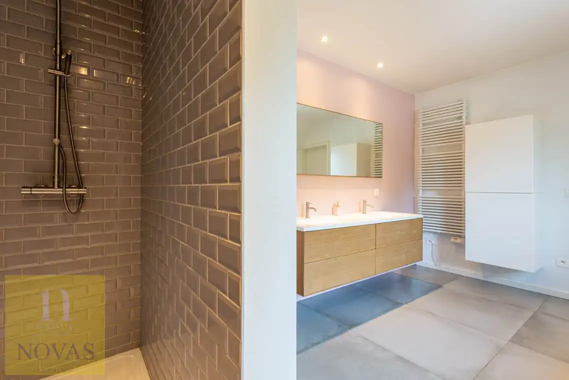 Prachtige woning, zonnepanelen, warmtepomp, thuisbatterij, 4 slaapkamers, bouwjaar 2015 foto 25