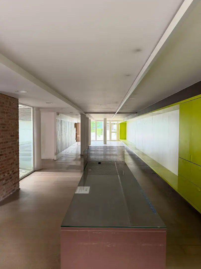 Uiterst goed gelegen winkelruimte met berging in toeristische Katelijnestraat in Brugge centrum! foto 3