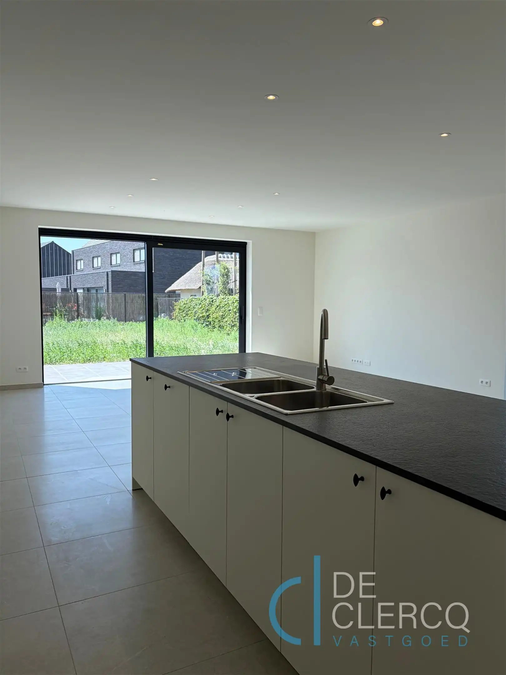 Halfopen woning met dubbele oprit te huur in Lochristi!  foto 5