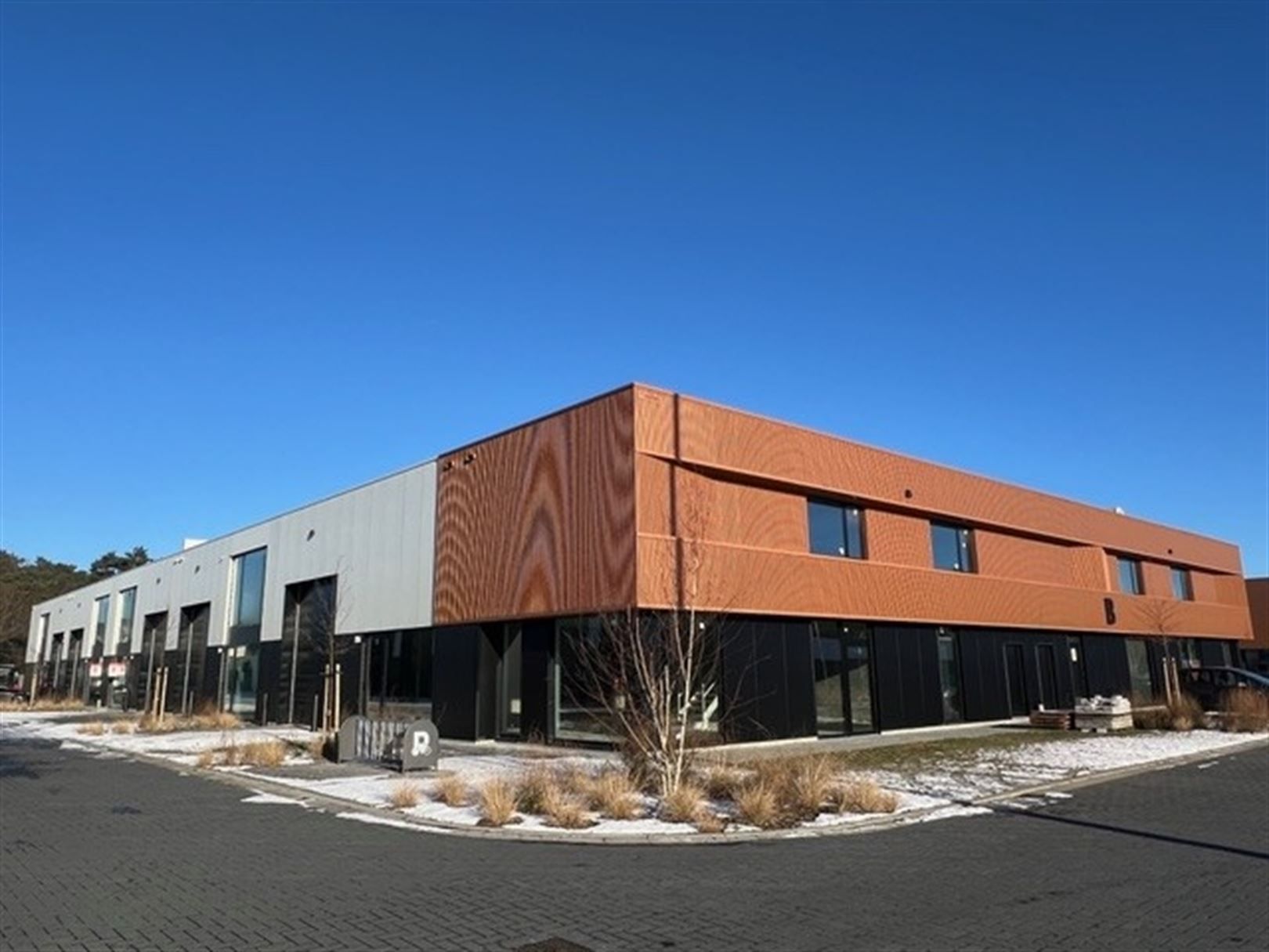 Te Huur Nieuwbouw KMO unit te Merksplas foto {{pictureIndex}}