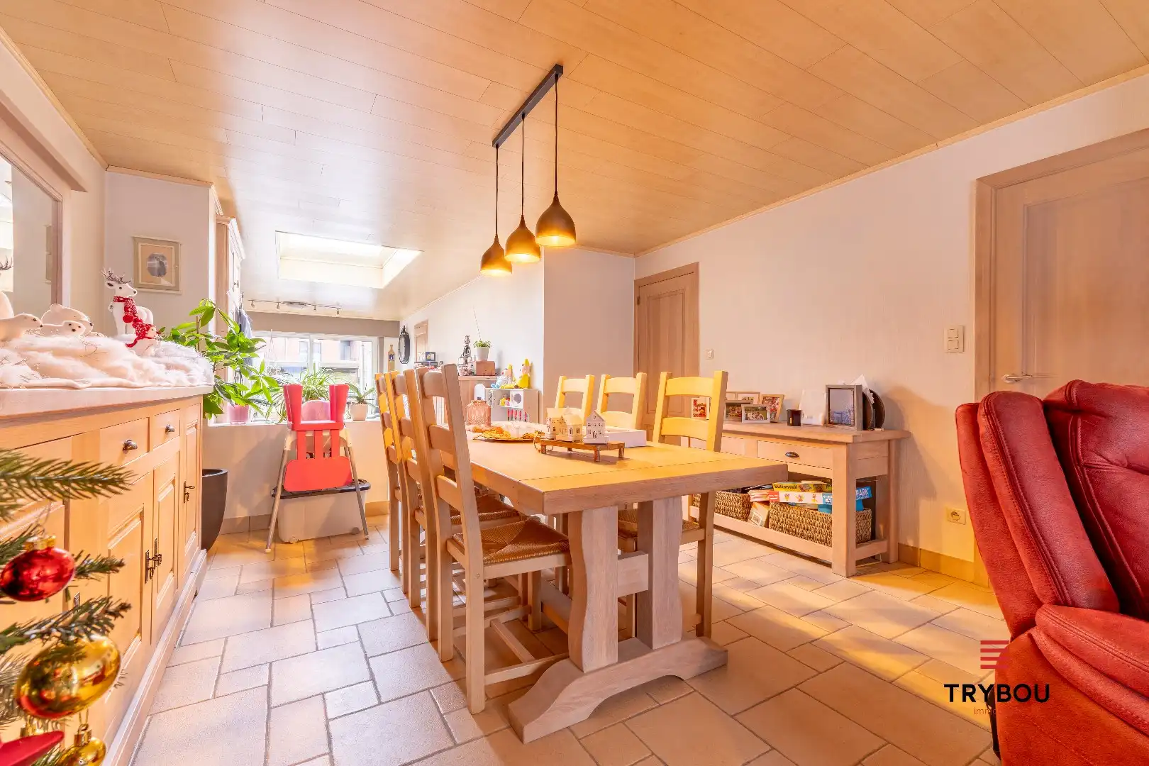 Gezinswoning met tuin, garage én uitweg in hartje Ieper foto 5