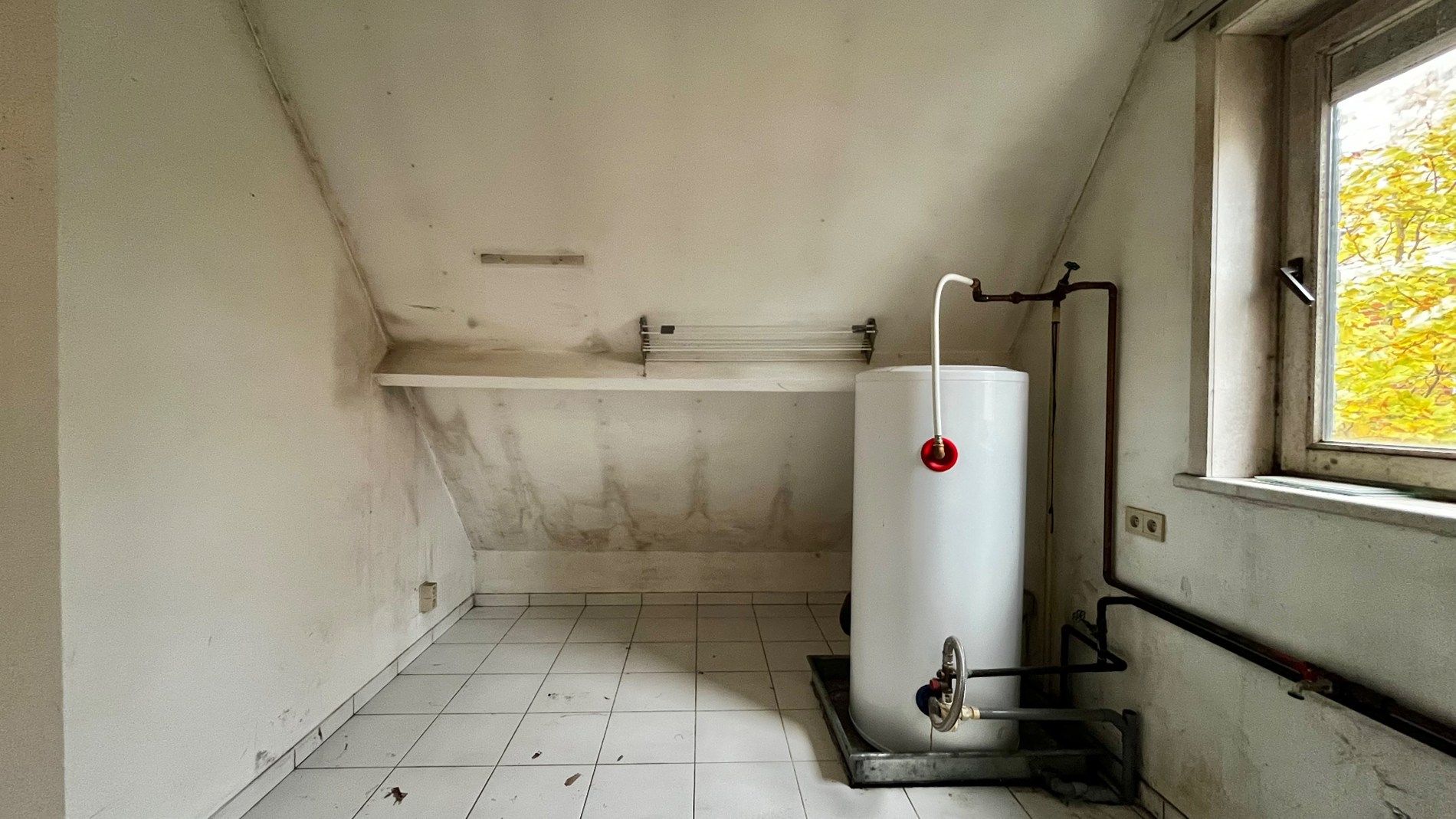 Te renoveren ruime woning op 911 m² te Lendelede – met garage en 5 kamers foto 28