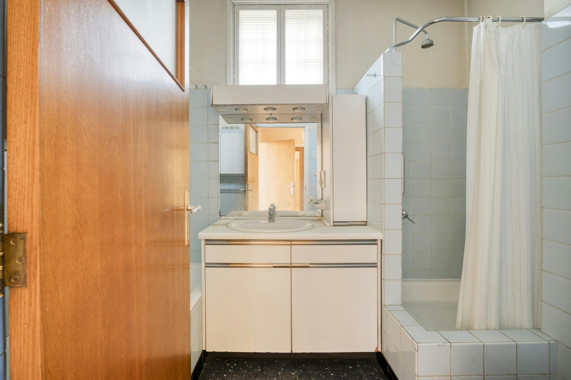 Te renoveren opbrengsteigendom met 3 appartementen en handelspand in Antwerpen foto 57